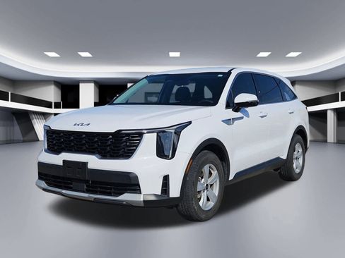 Certified 2025 Kia Sorento LX image 9