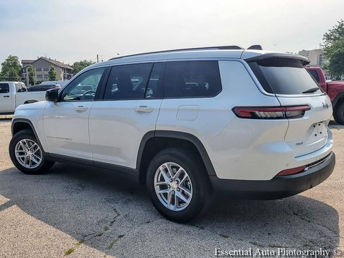 Used 2023 Jeep Grand Cherokee L Laredo AWD/4WD image 9