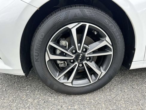 Used 2024 Kia Forte LXS image 9