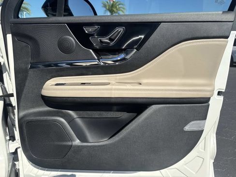 New 2026 Lincoln Corsair Reserve image 17