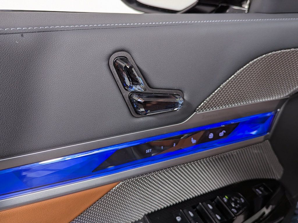 Certified 2023 BMW 740i RWD image 18