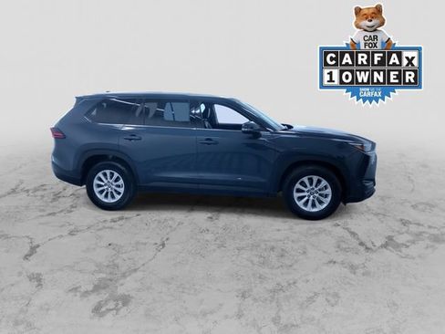Used 2025 Toyota Grand Highlander AWD image 2