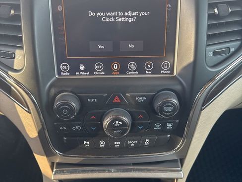 Used 2018 Jeep Grand Cherokee Limited w/ Trailer Tow Group IV image 9