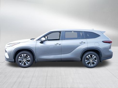 Certified 2026 Toyota Highlander XLE AWD/4WD image 4