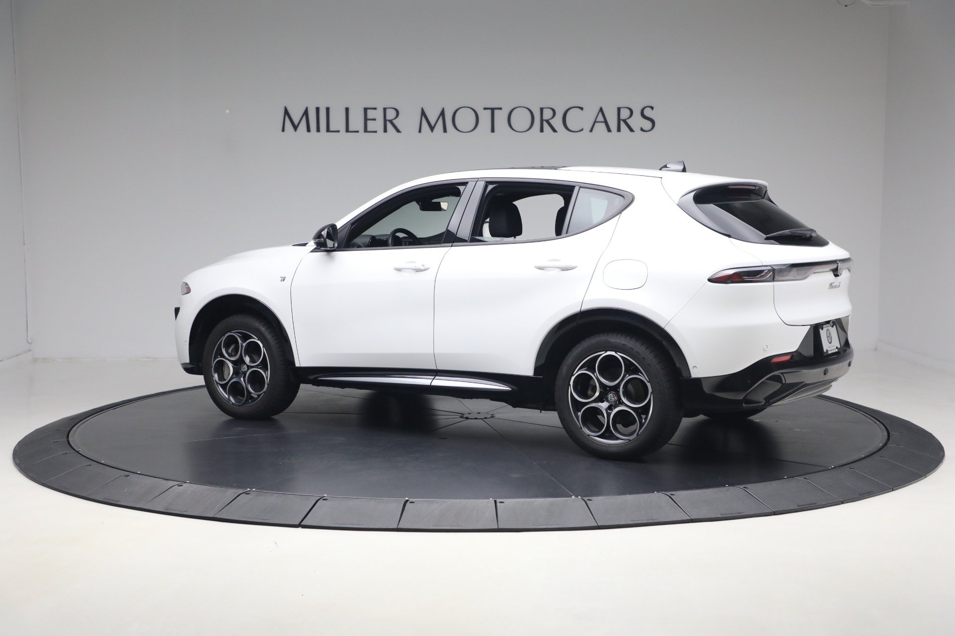 Used 2024 Alfa Romeo Tonale Ti AWD/4WD image 4