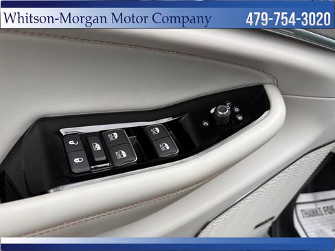 Used 2023 Jeep Grand Cherokee Overland w/ Luxury Tech Group IV AWD/4WD image 12