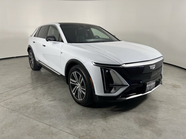 Used 2026 Cadillac Lyriq Luxury AWD/4WD image 2