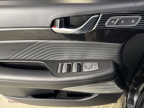 Used 2024 Hyundai Palisade Calligraphy image 19