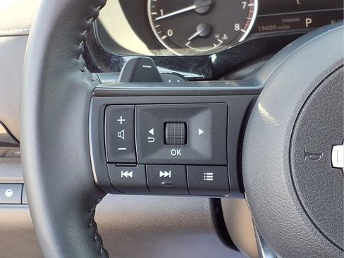 Used 2025 Nissan Pathfinder SV FWD image 17