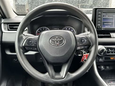 Used 2022 Toyota RAV4 LE AWD/4WD image 7
