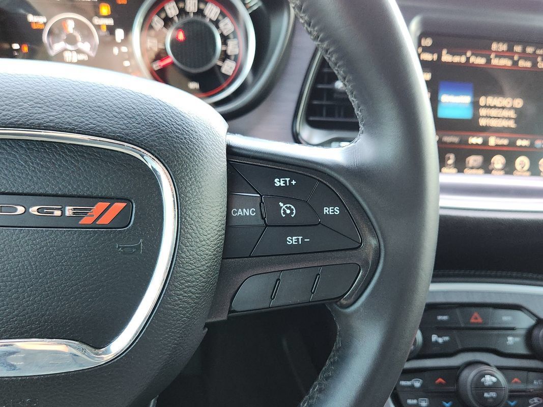 Used 2015 Dodge Challenger SXT w/ Driver Convenience Group RWD image 32