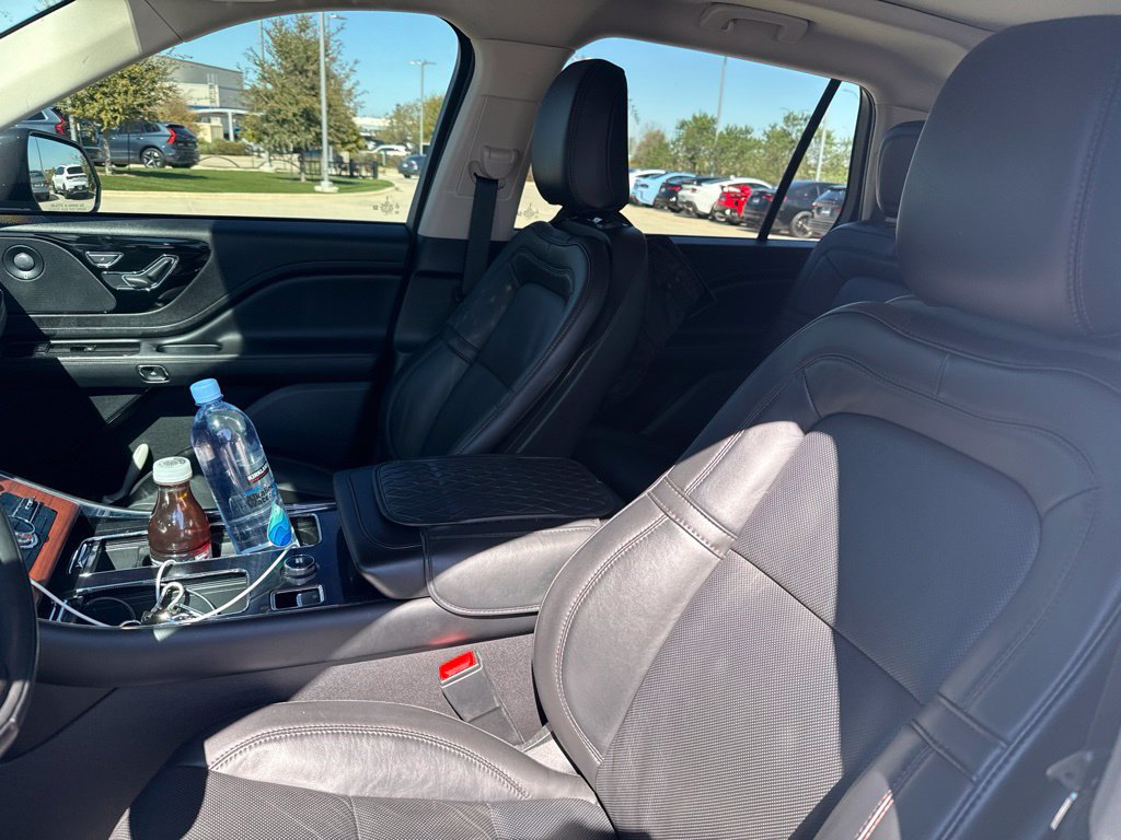 Used 2024 Lincoln Aviator Reserve w/ Jet Appearance Package AWD/4WD image 2