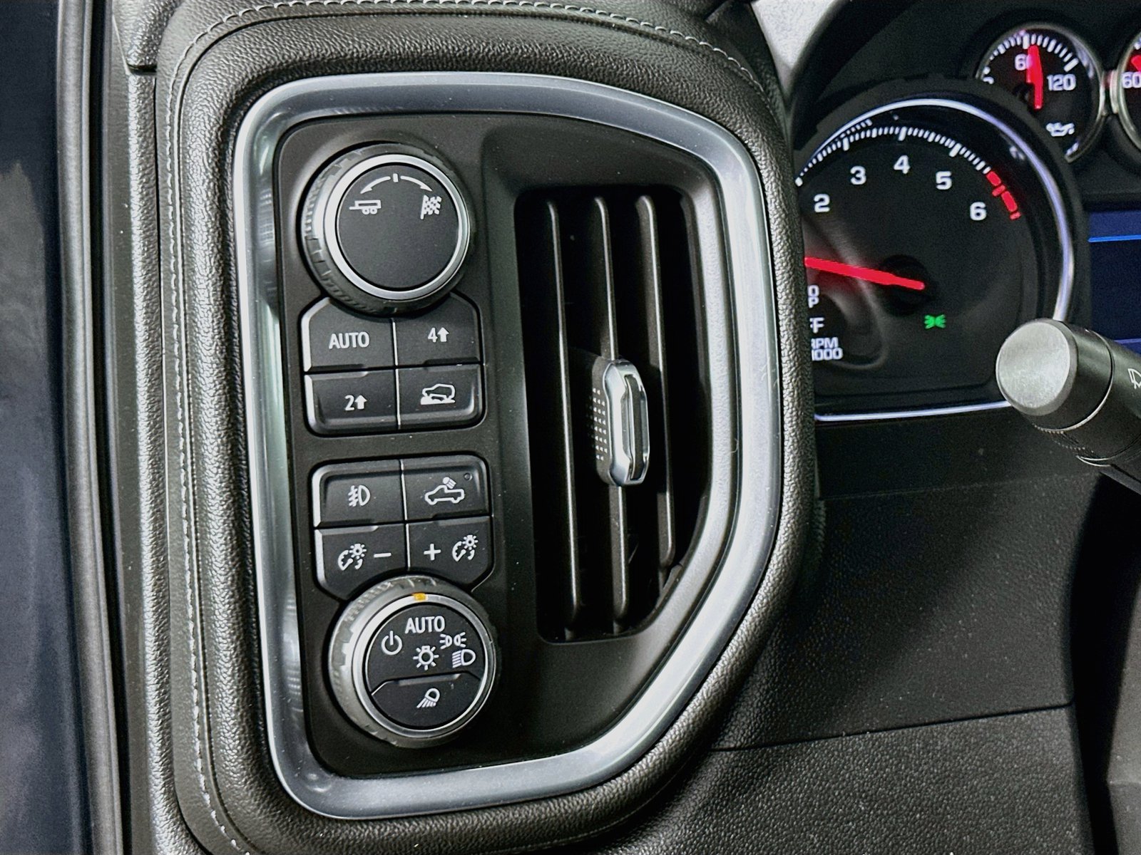 Used 2019 Chevrolet Silverado 1500 RST w/ True North Edition AWD/4WD image 11