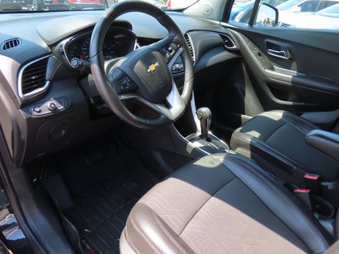 Used 2019 Chevrolet Trax LT w/ LT Convenience Package AWD/4WD image 15