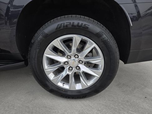 Used 2023 Chevrolet Suburban Premier image 33