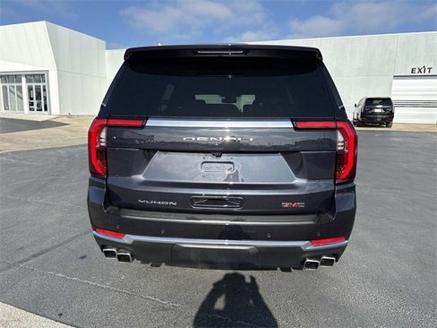 Used 2025 GMC Yukon Denali w/ Sun & Power Step Package image 3