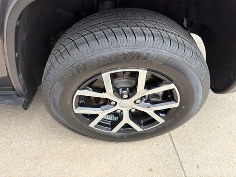 Used 2024 Jeep Grand Cherokee L Limited w/ Luxury Tech Group II AWD/4WD image 7