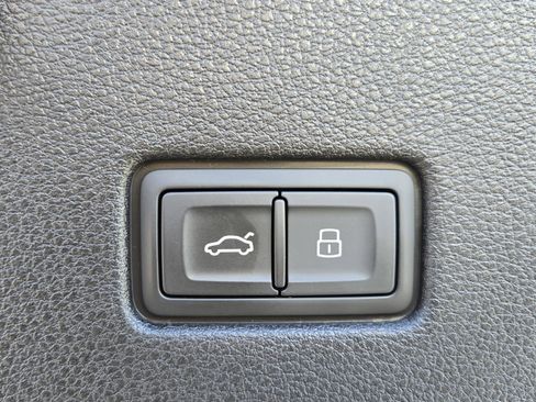 Used 2025 Audi Q8 Prestige w/ Prestige Package image 13