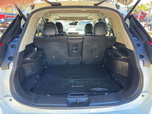 Used 2019 Nissan Rogue SL w/ Premium Package image 13