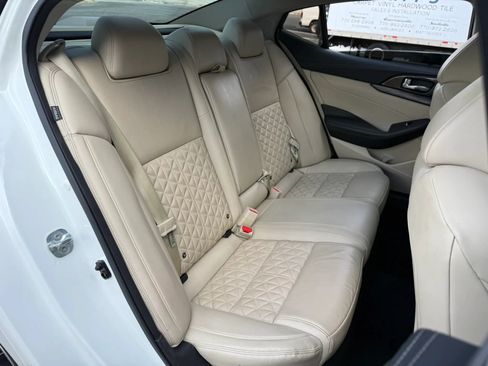 Used 2022 Nissan Maxima Platinum w/ Sport Mat Group FWD image 28