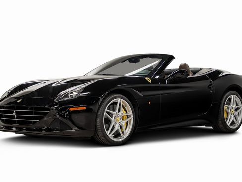 Used 2015 Ferrari California T image 15