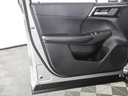 Used 2024 Mitsubishi Outlander AWD image 31