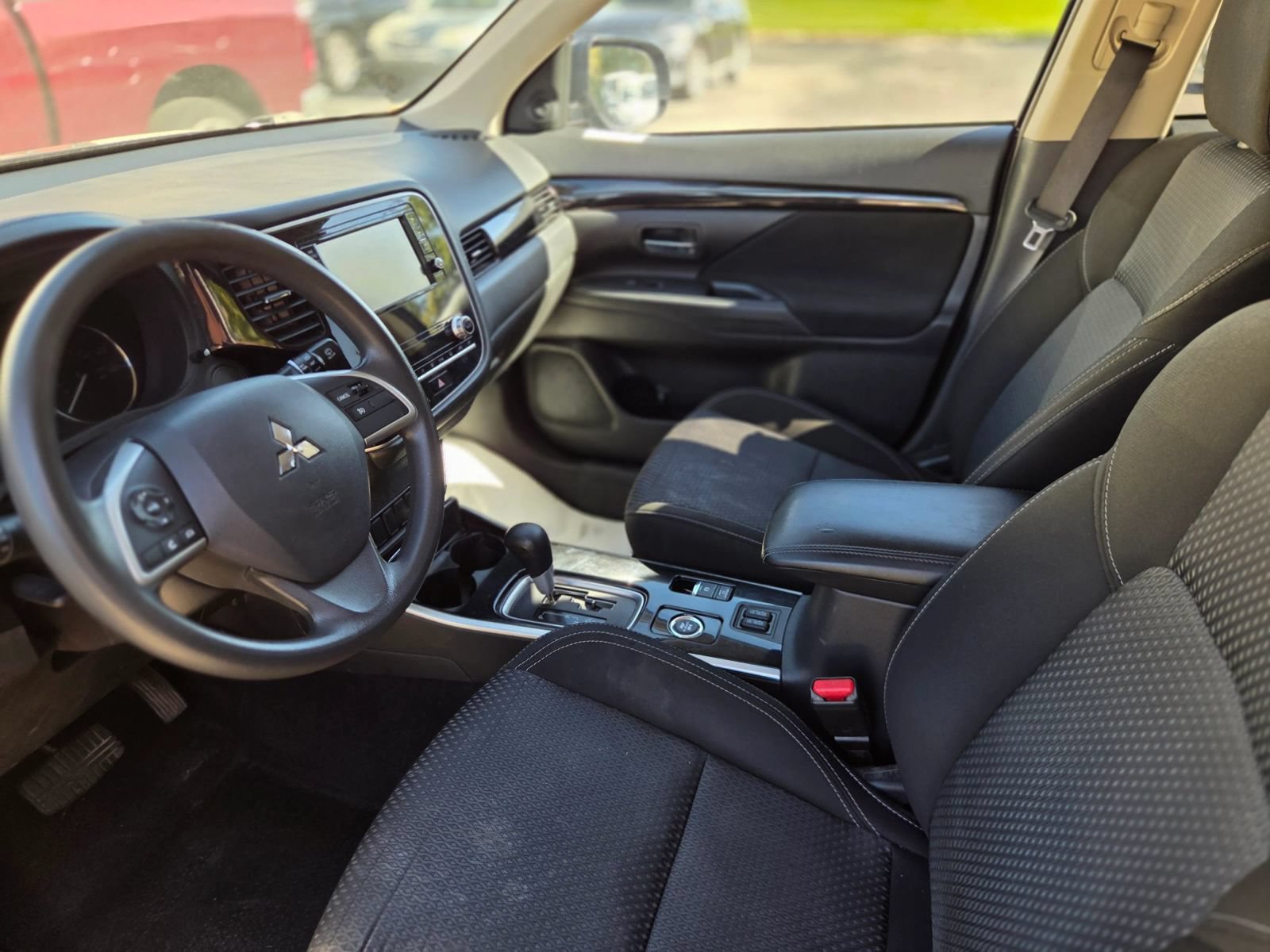 Used 2020 Mitsubishi Outlander SE AWD/4WD image 7