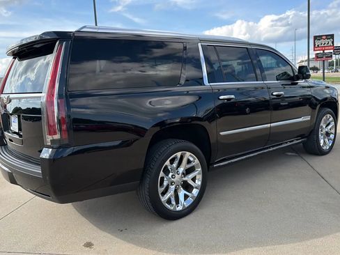 Used 2019 Cadillac Escalade ESV Premium Luxury AWD/4WD image 15