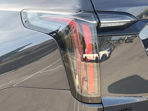 Used 2022 Cadillac XT6 Sport w/ Technology Package AWD/4WD image 10