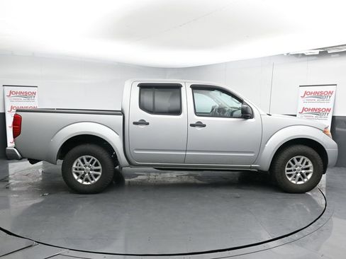 Used 2017 Nissan Frontier SV image 9