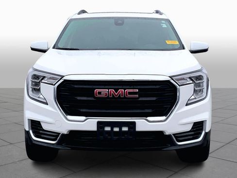 Used 2022 GMC Terrain SLE w/ Driver Convenience Package image 3