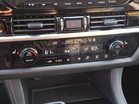 Used 2025 Nissan Pathfinder SL image 15