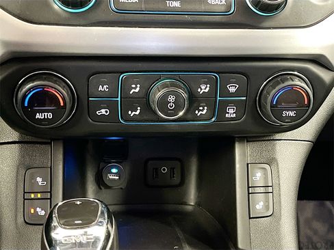 Used 2019 GMC Acadia SLT image 15