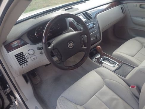 Used 2009 Cadillac DTS w/ Trunk Convenience Package FWD image 7
