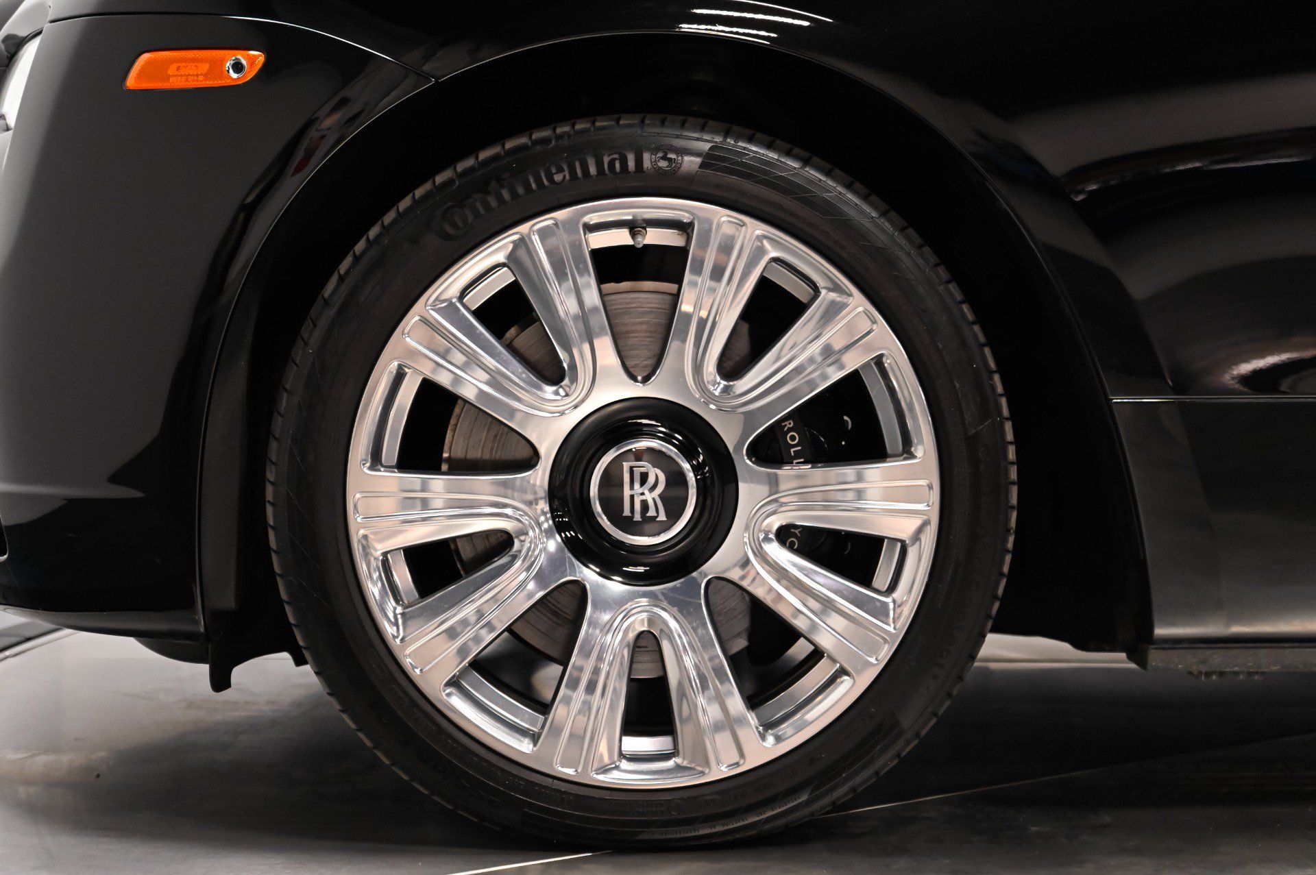 Used 2017 Rolls-Royce Dawn RWD image 22