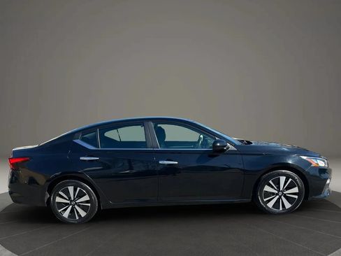 Used 2021 Nissan Altima 2.5 SV FWD image 4