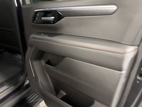 Used 2025 Chevrolet Suburban RST image 32