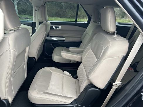 Used 2023 Ford Explorer XLT image 19