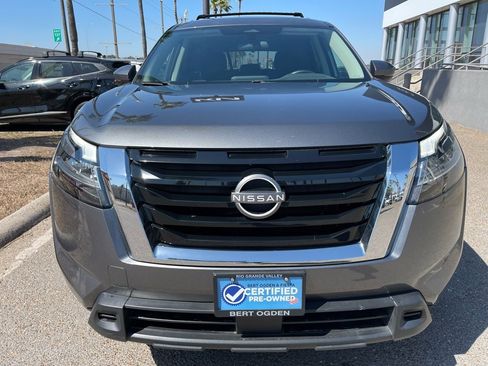 Used 2022 Nissan Pathfinder SV image 2