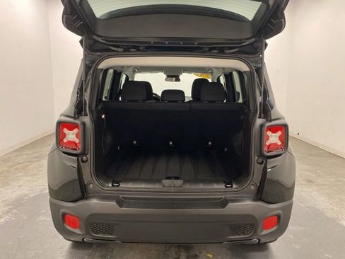 Used 2018 Jeep Renegade Altitude image 30