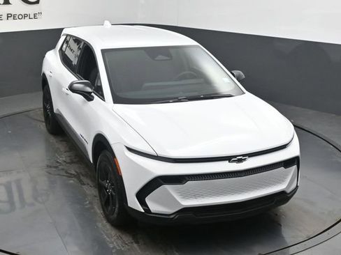 New 2026 Chevrolet Equinox EV LT image 25