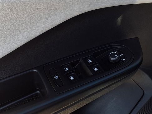 Certified 2025 Volkswagen Taos S image 19