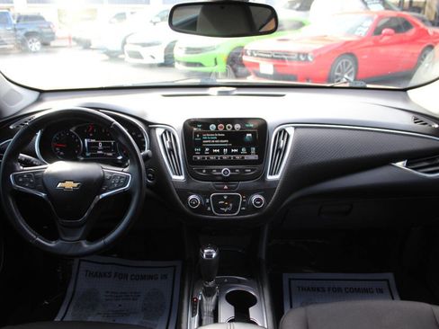 Used 2018 Chevrolet Malibu LT FWD image 19