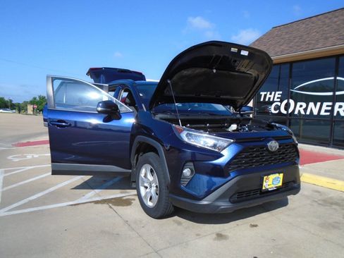 Used 2021 Toyota RAV4 XLE FWD image 20