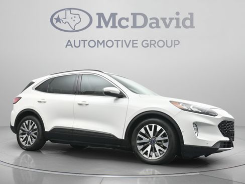 Used 2020 Ford Escape Titanium w/ Titanium Premium Package 2.0 FWD image 24