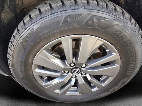 Used 2024 Nissan Pathfinder SV image 15