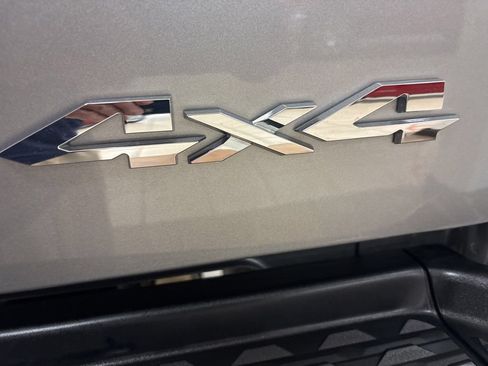 Used 2024 RAM 2500 Tradesman w/ Chrome Appearance Group AWD/4WD image 10