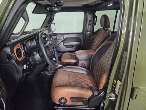 Used 2024 Jeep Wrangler Unlimited AWD/4WD image 9