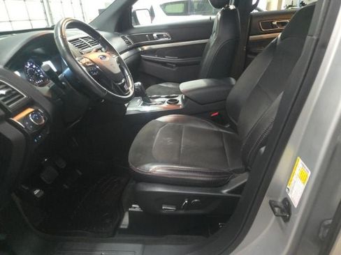 Certified 2018 Ford Explorer XLT w/ Equipment Group 202A FWD image 16