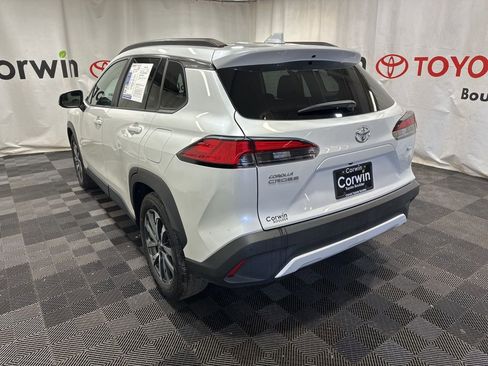 Used 2023 Toyota Corolla Cross XLE w/ Convenience Package image 5
